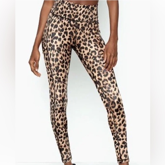 Victorias Secret Ultimate leggings Bundle 4 pieces w/ pockets
Size 2 - Picture 3 of 10